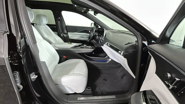 Used 2024 Cadillac Lyriq Sport RWD image 32