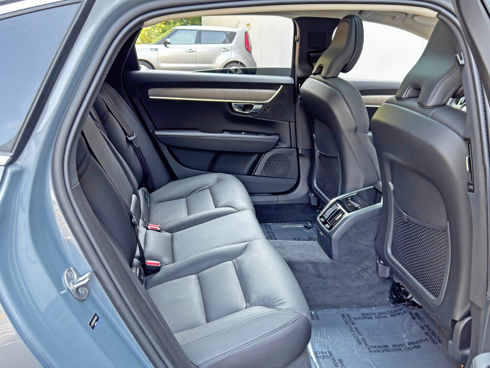 Used 2023 Volvo S90 B6 Plus w/ Protection Package Premier image 39