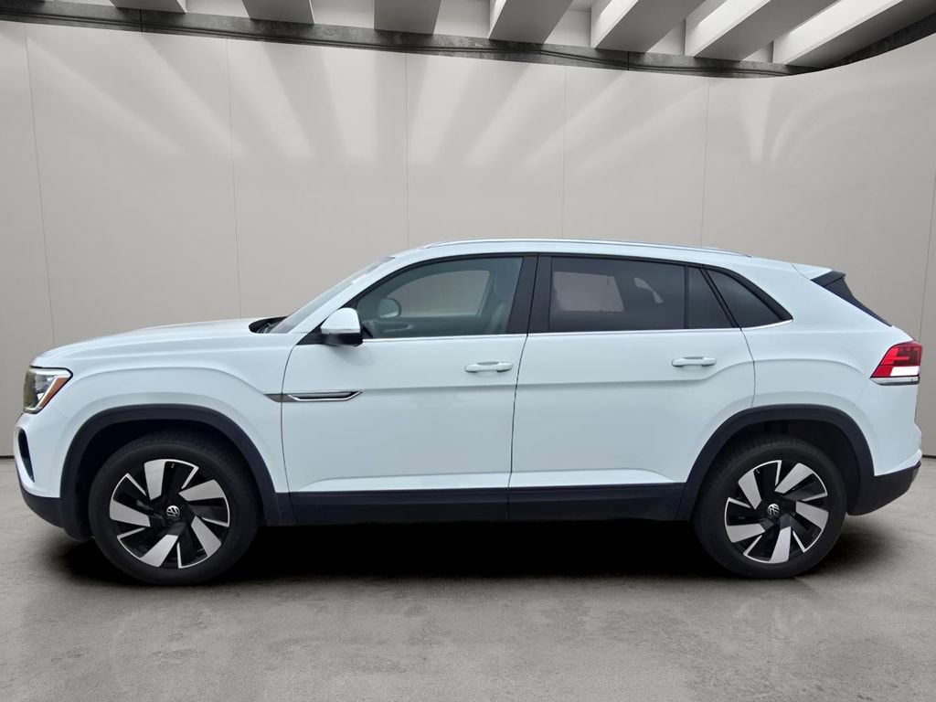 Used 2024 Volkswagen Atlas Cross Sport SE image 2