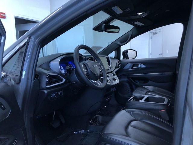Used 2025 Chrysler Pacifica Select FWD image 11