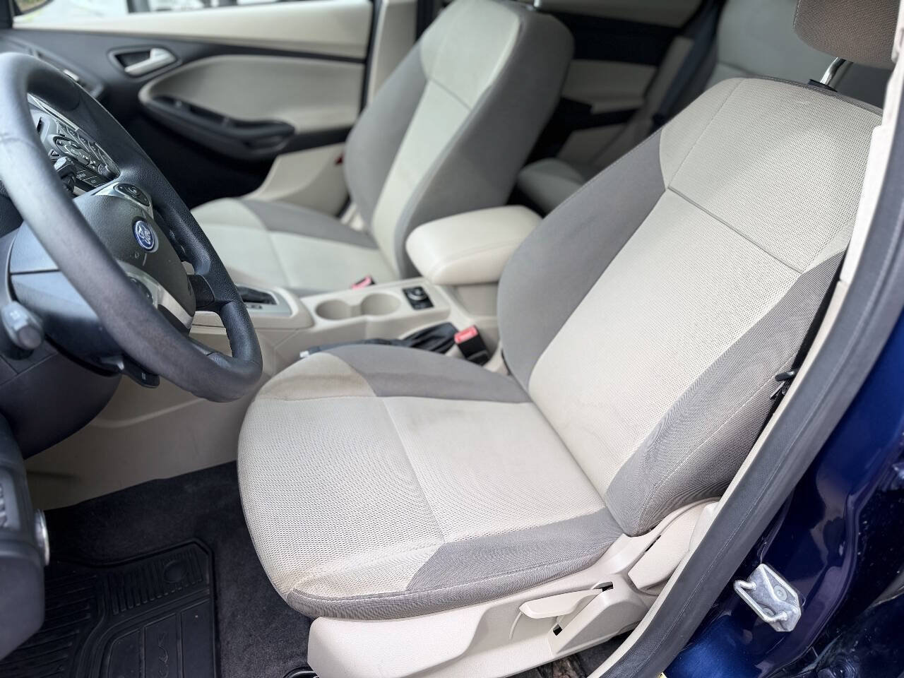 Used 2012 Ford Focus SE FWD image 9