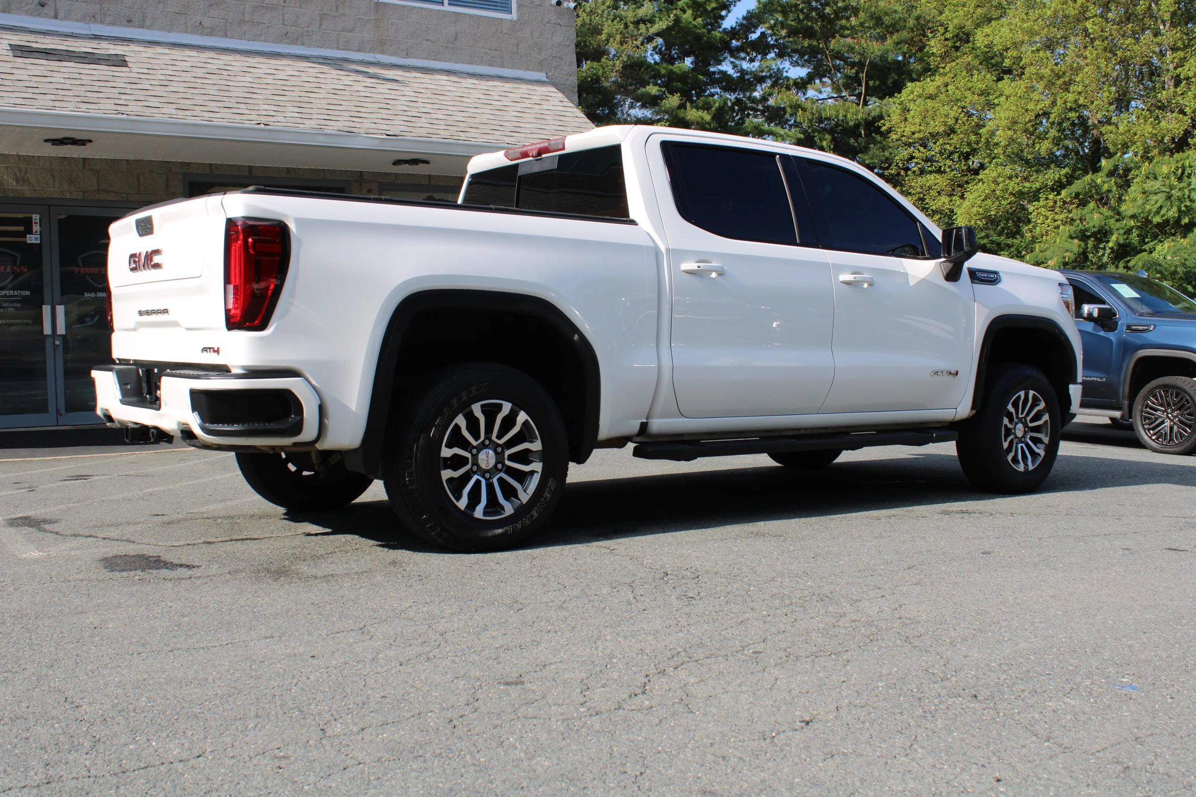 Used 2020 GMC Sierra 1500 AT4 w/ AT4 Premium Package AWD/4WD image 7