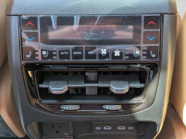 New 2026 Jeep Grand Cherokee Summit w/ Obsidian Package AWD/4WD image 18