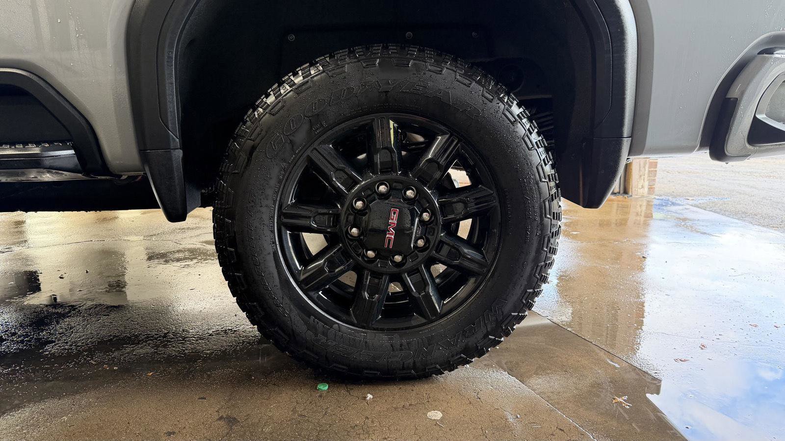 Used 2025 GMC Sierra 2500 AT4 w/ AT4 Premium Plus Package image 28