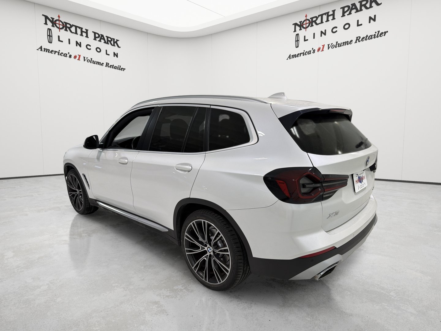 Used 2022 BMW X3 sDrive30i w/ Premium Package 2 RWD image 3