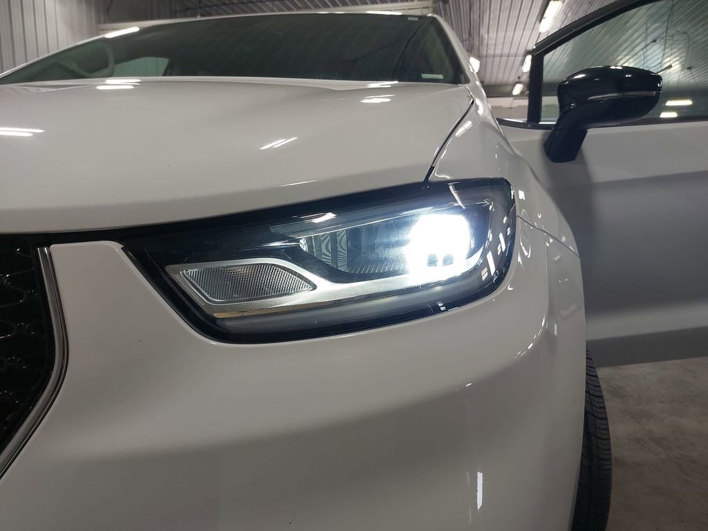 Used 2024 Chrysler Pacifica Touring-L FWD image 30