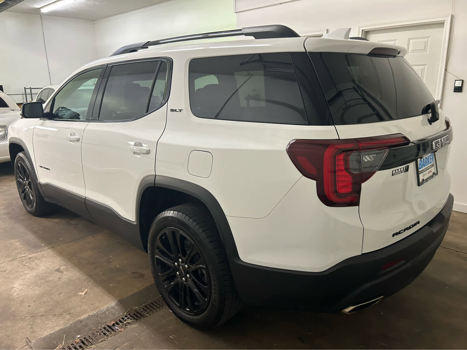 Used 2023 GMC Acadia SLT w/ Elevation Edition image 5