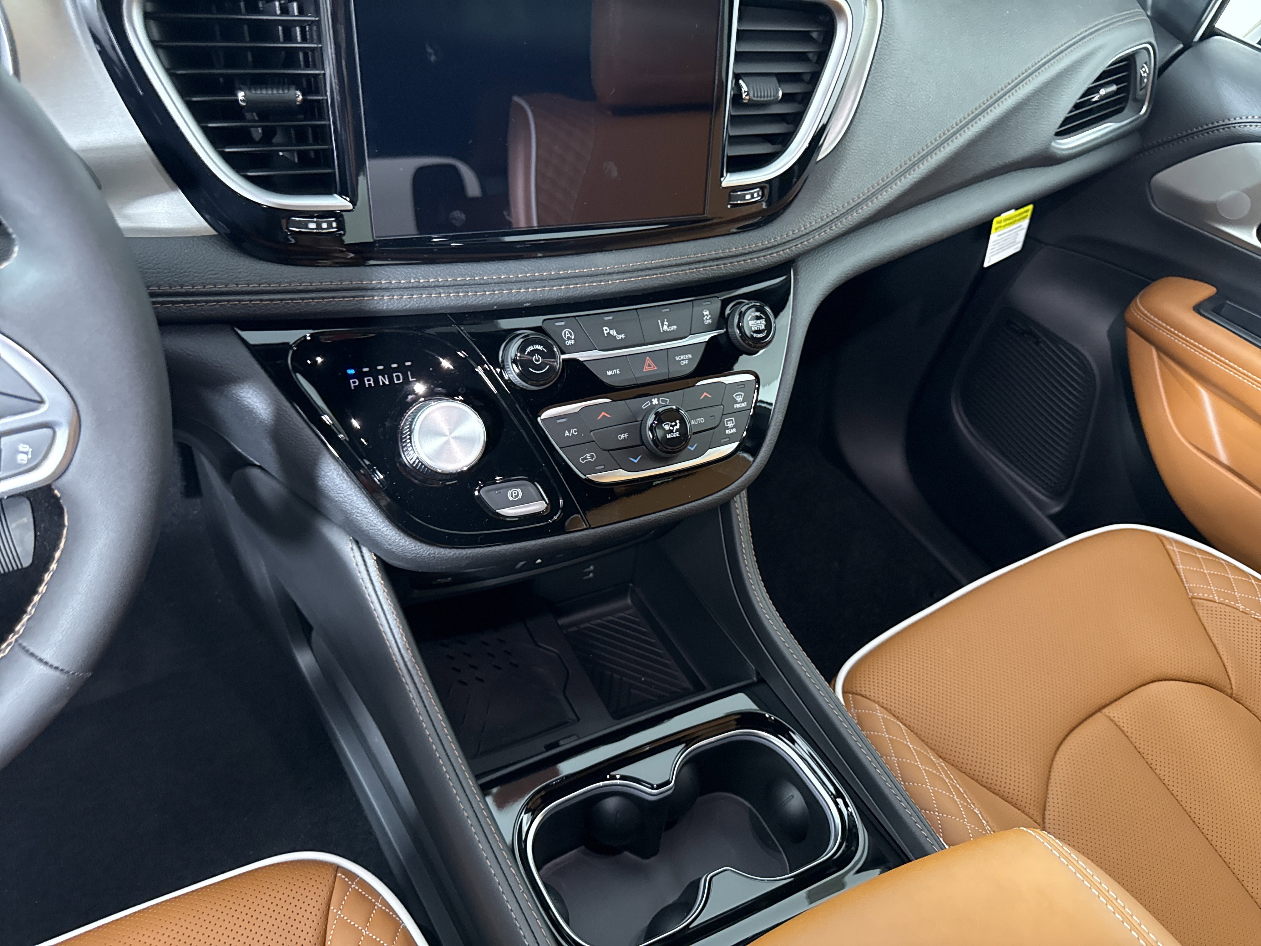 New 2026 Chrysler Pacifica Pinnacle image 22