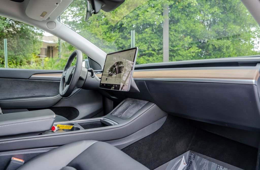 Used 2023 Tesla Model Y Long Range AWD/4WD image 22