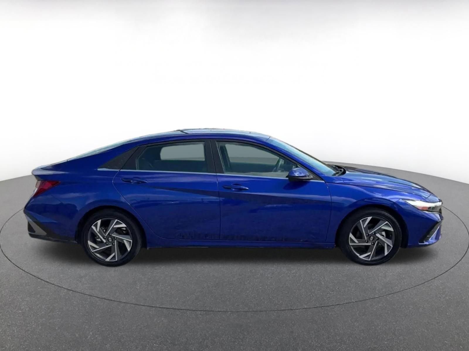Used 2025 Hyundai Elantra SEL FWD image 13