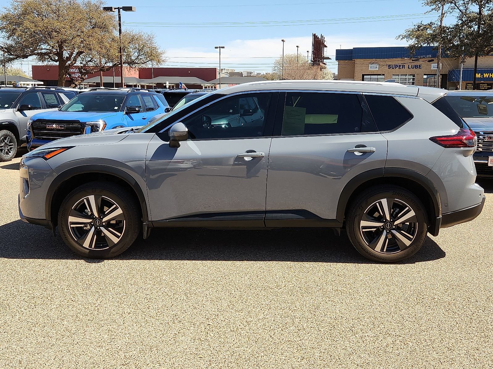 Used 2025 Nissan Rogue SL w/ SL Premium Package image 2