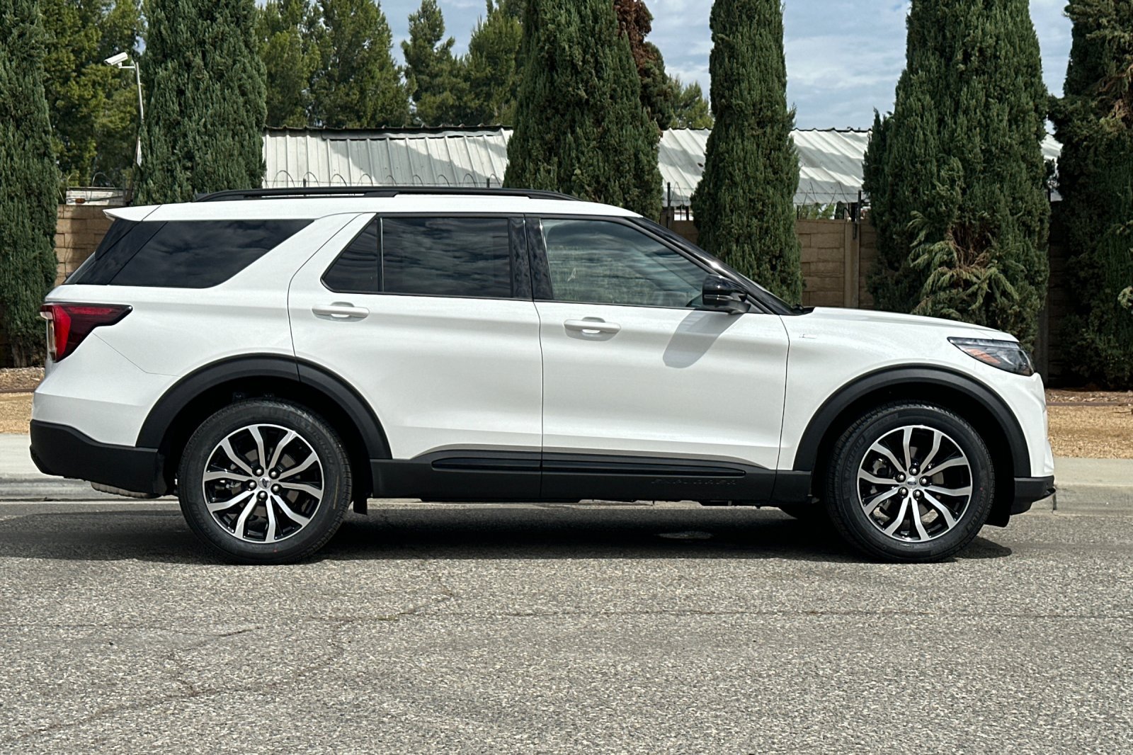 New 2027 Ford Explorer ST-Line w/ Premium Package RWD image 3