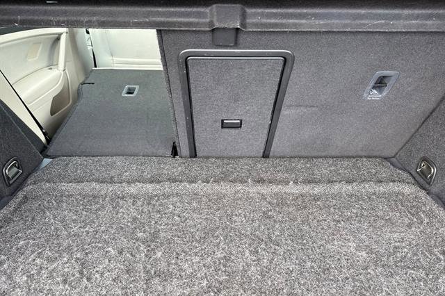 Used 2016 Volkswagen Golf S image 16