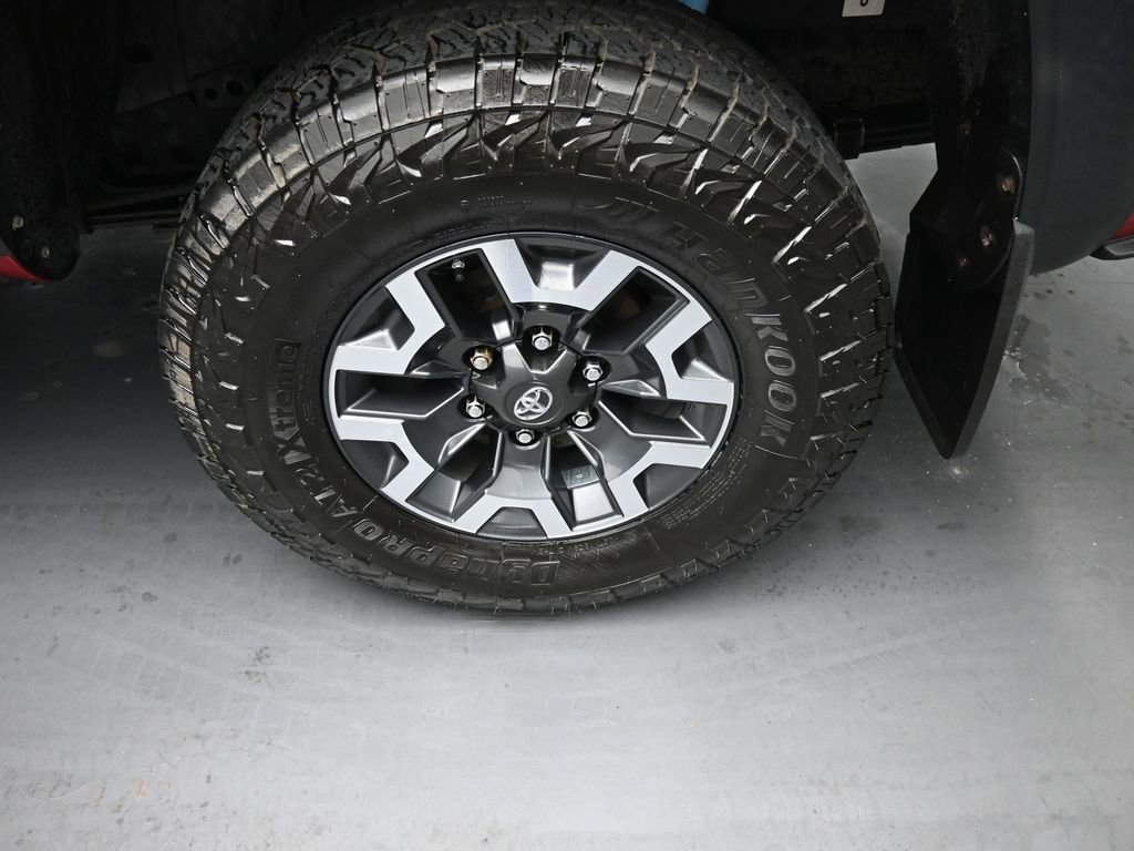 Used 2016 Toyota Tacoma TRD Off-Road w/ Premium & Technology Package image 17