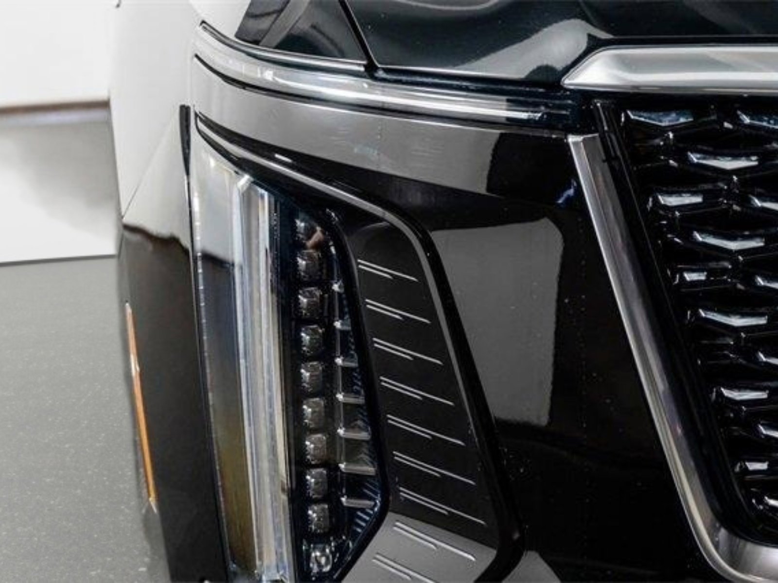 Used 2026 Cadillac Escalade Luxury w/ Touring Package image 15