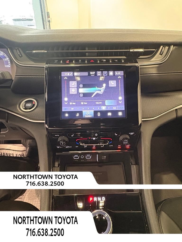 Used 2023 Jeep Grand Cherokee Altitude AWD/4WD image 14