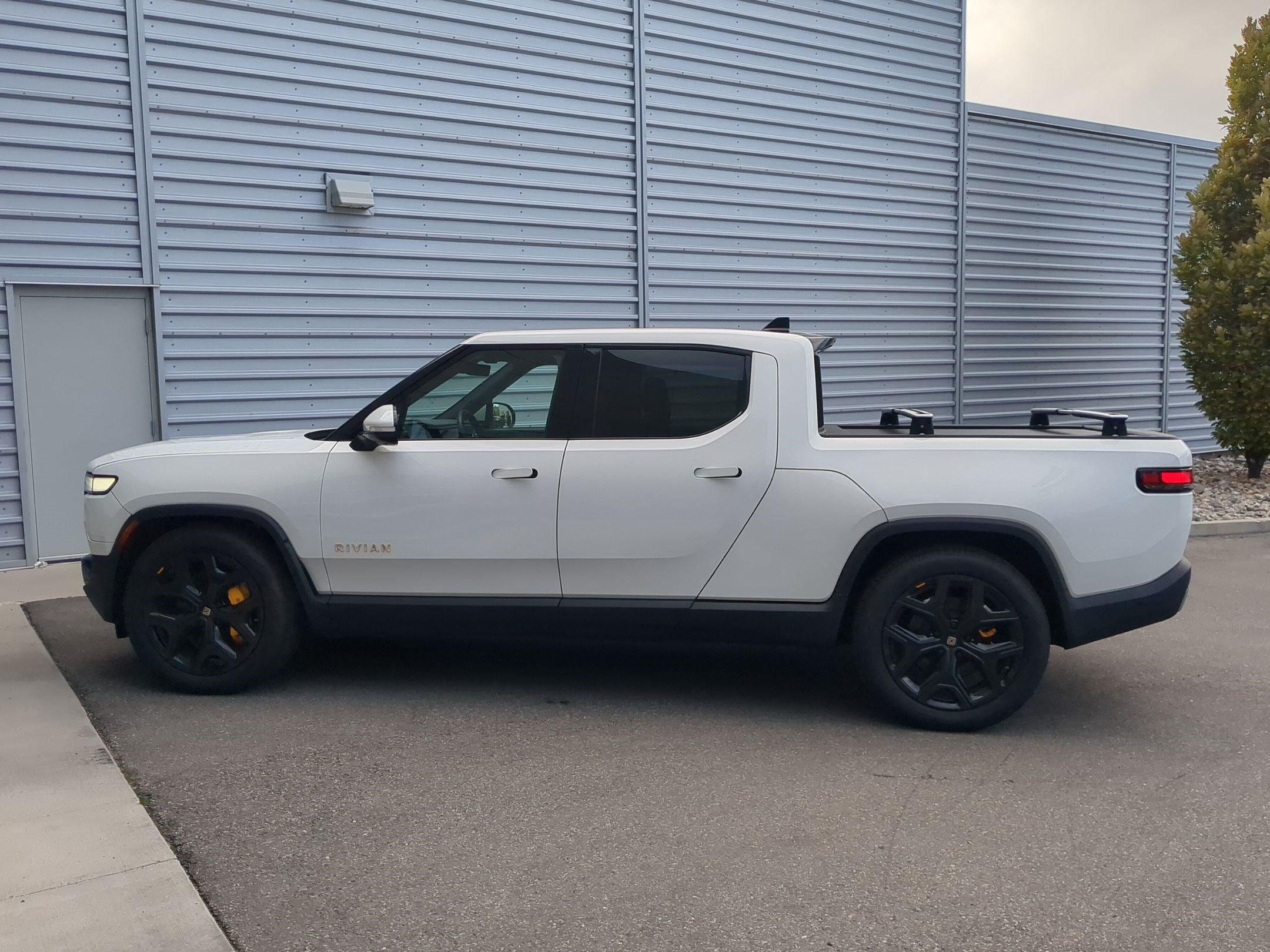 Used 2022 Rivian R1T Launch Edition AWD/4WD image 8