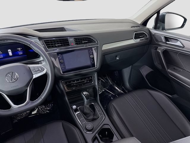 Certified 2023 Volkswagen Tiguan SE w/ Panoramic Sunroof Package AWD/4WD image 27