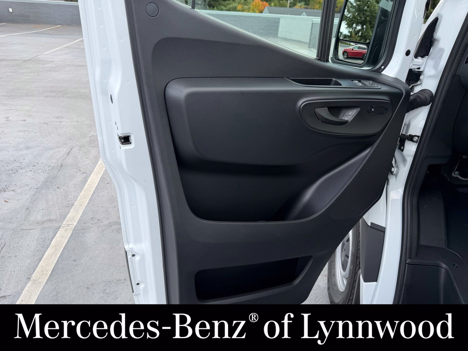 Used 2025 Mercedes-Benz Sprinter 2500 image 14