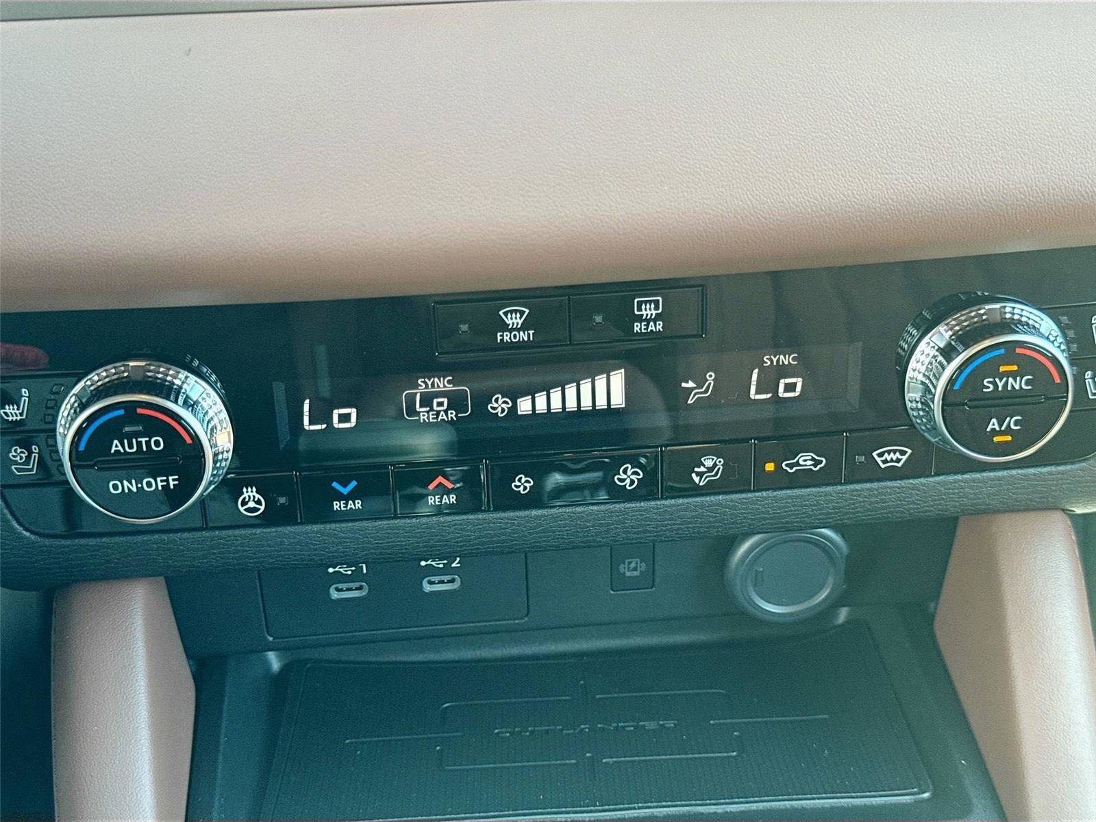 New 2025 Mitsubishi Outlander SEL image 16