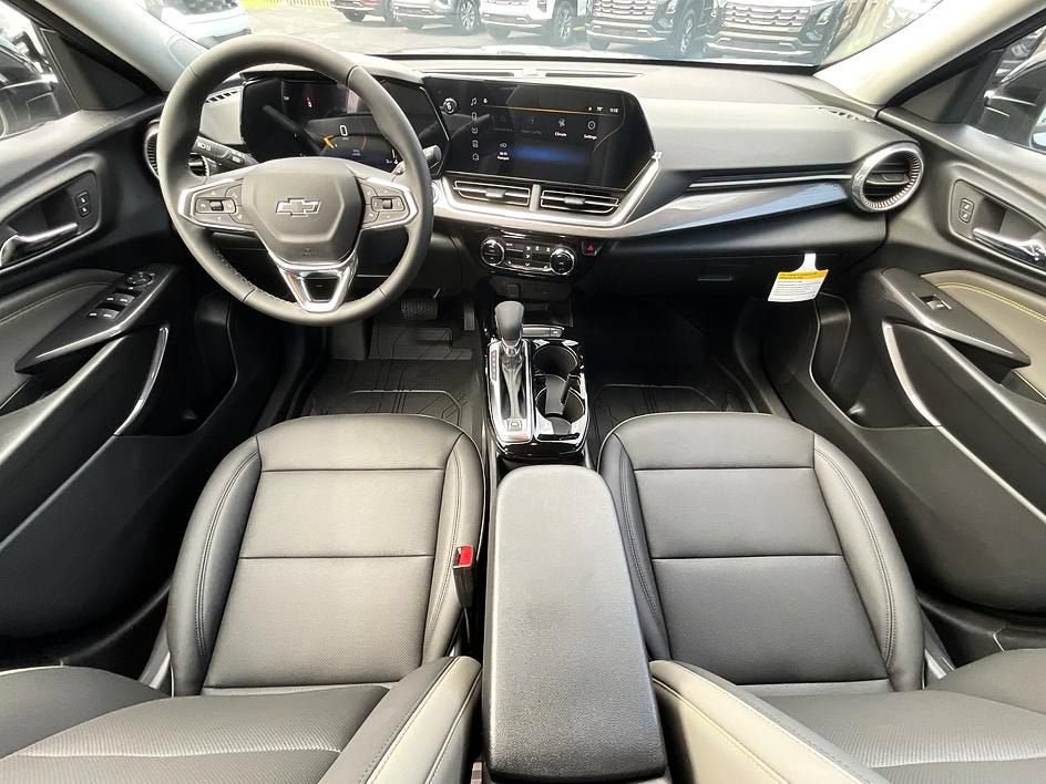 New 2026 Chevrolet Trax ACTIV w/ Sunroof Package FWD image 3