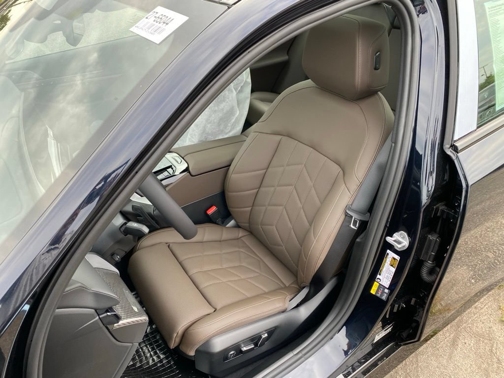 New 2027 BMW 550e xDrive w/ Executive Package AWD/4WD image 11