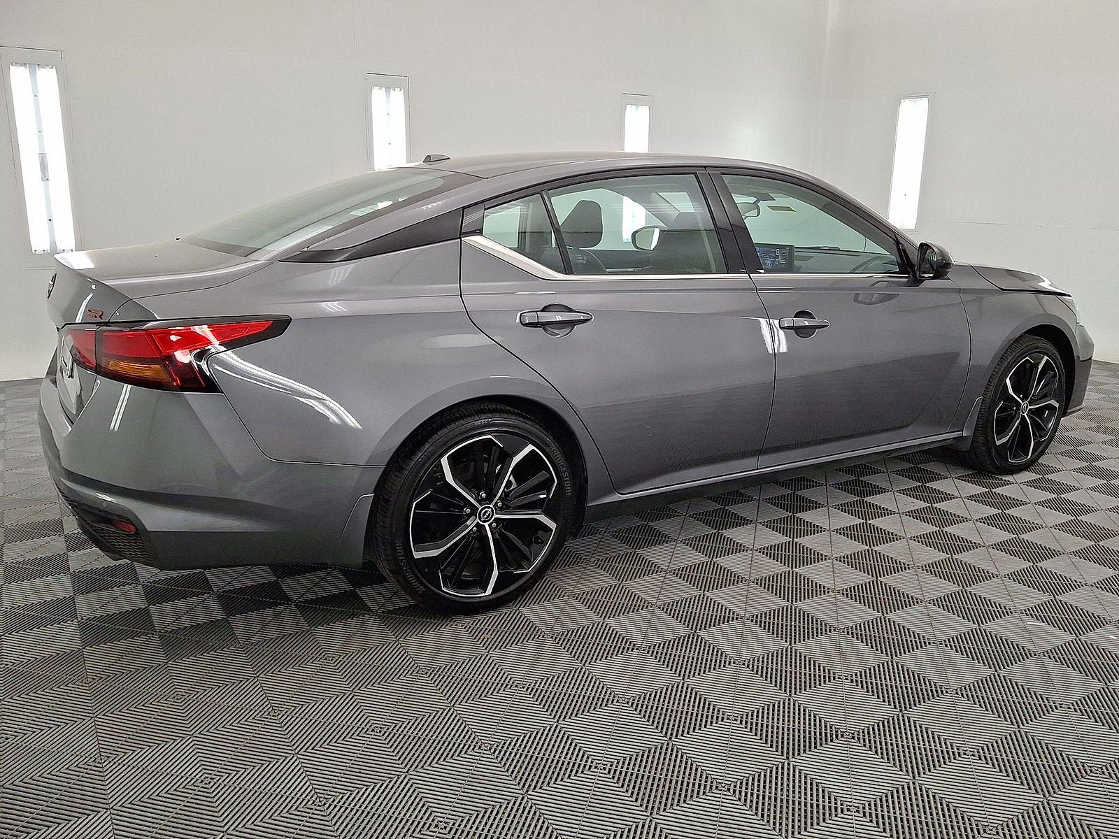 Used 2025 Nissan Altima 2.5 SR w/ SR Premium Package FWD image 18