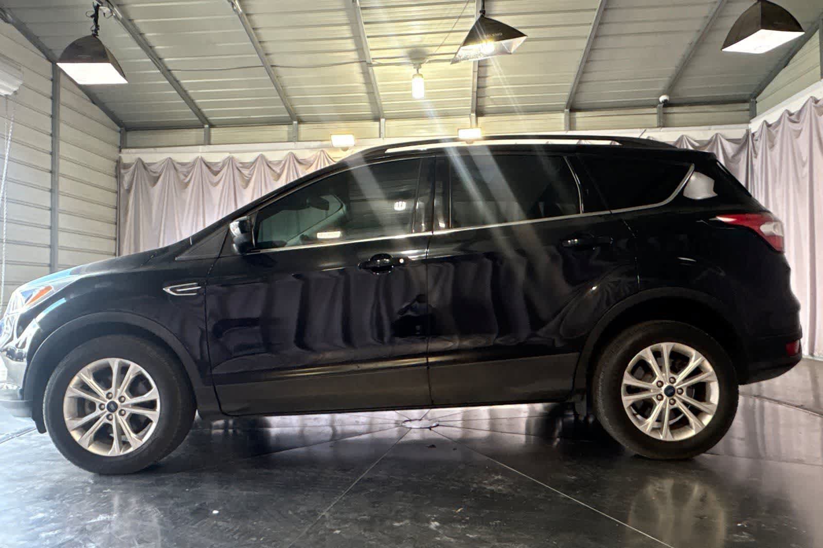 Used 2018 Ford Escape SE w/ Ford Safe & Smart Package FWD image 6