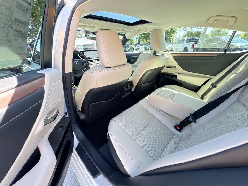 Used 2025 Lexus ES 300h w/ Premium Package FWD image 33
