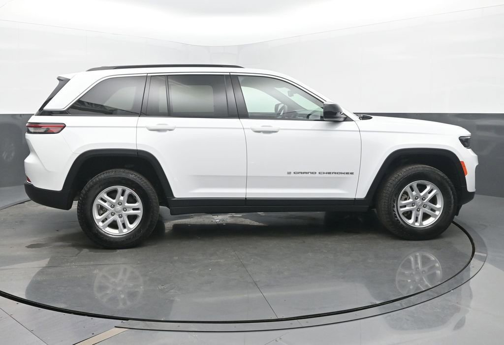 Used 2024 Jeep Grand Cherokee Laredo w/ Luxury Tech Group I image 6