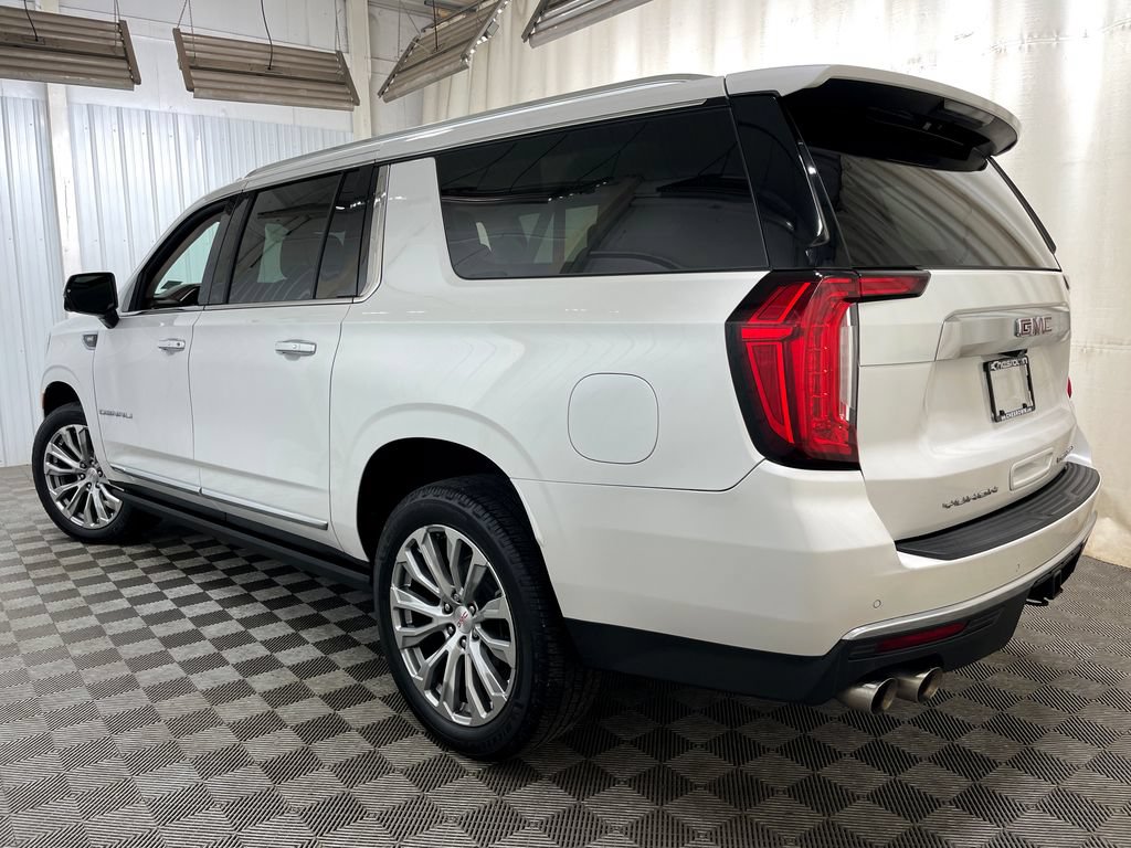 Used 2022 GMC Yukon XL Denali w/ Denali Premium Package AWD/4WD image 25
