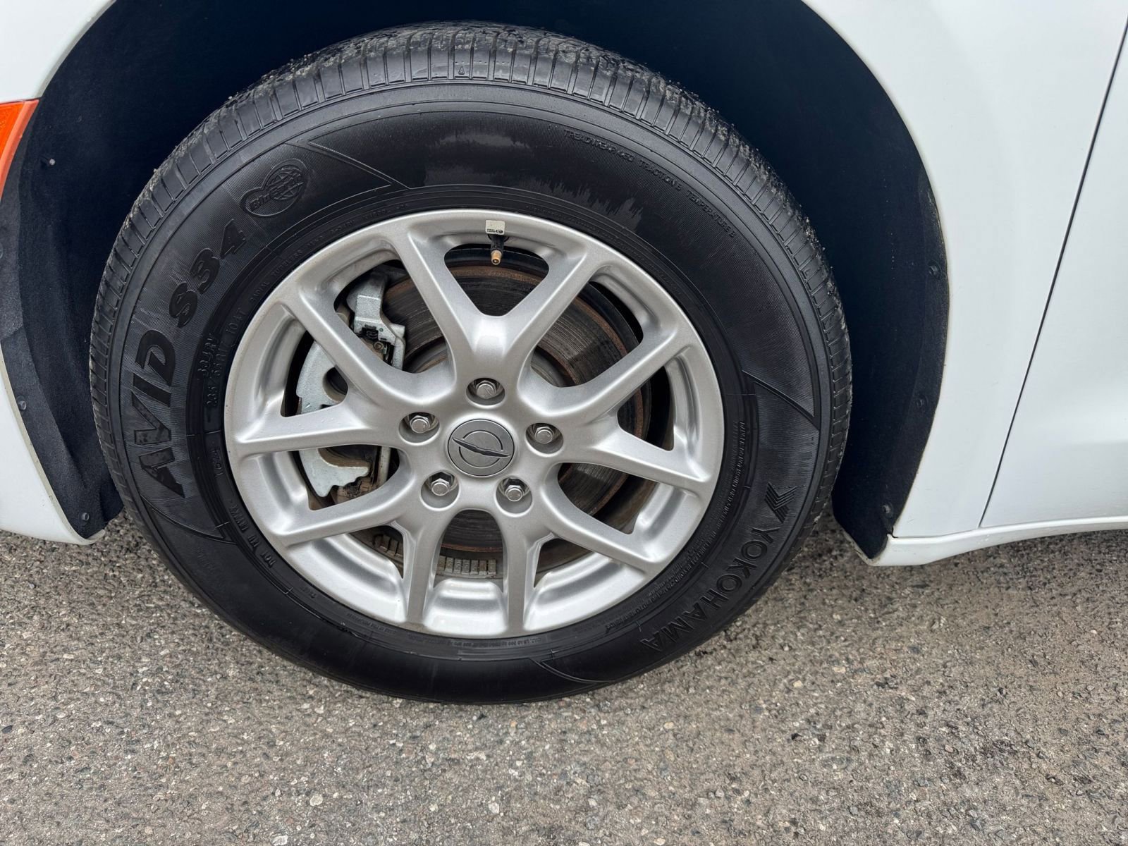 Used 2025 Chrysler Pacifica Select image 32