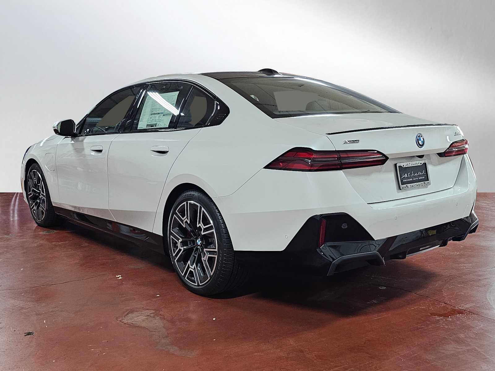 New 2026 BMW 550e xDrive w/ Executive Package image 5