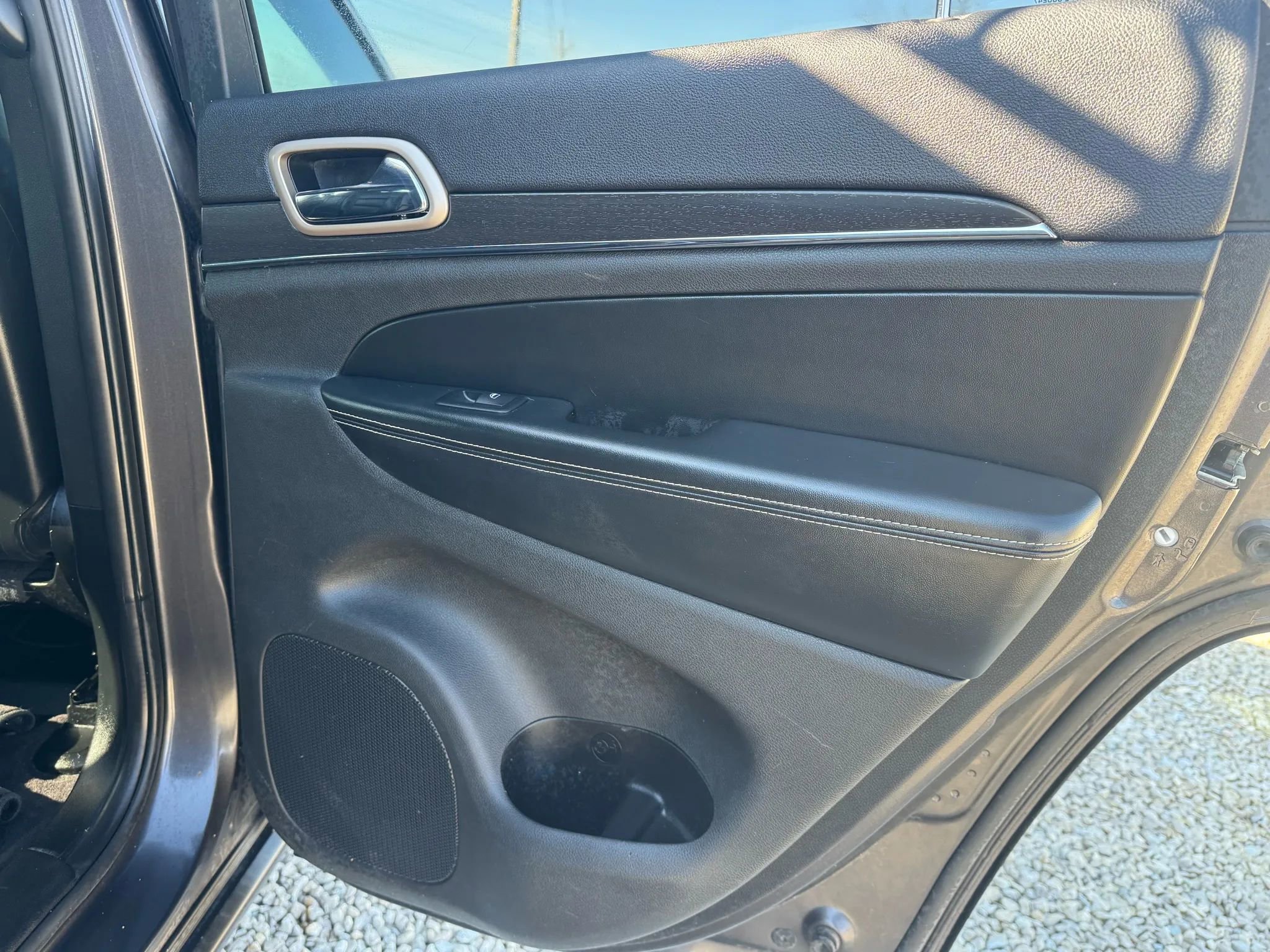 Used 2017 Jeep Grand Cherokee Limited w/ Luxury Group II image 31