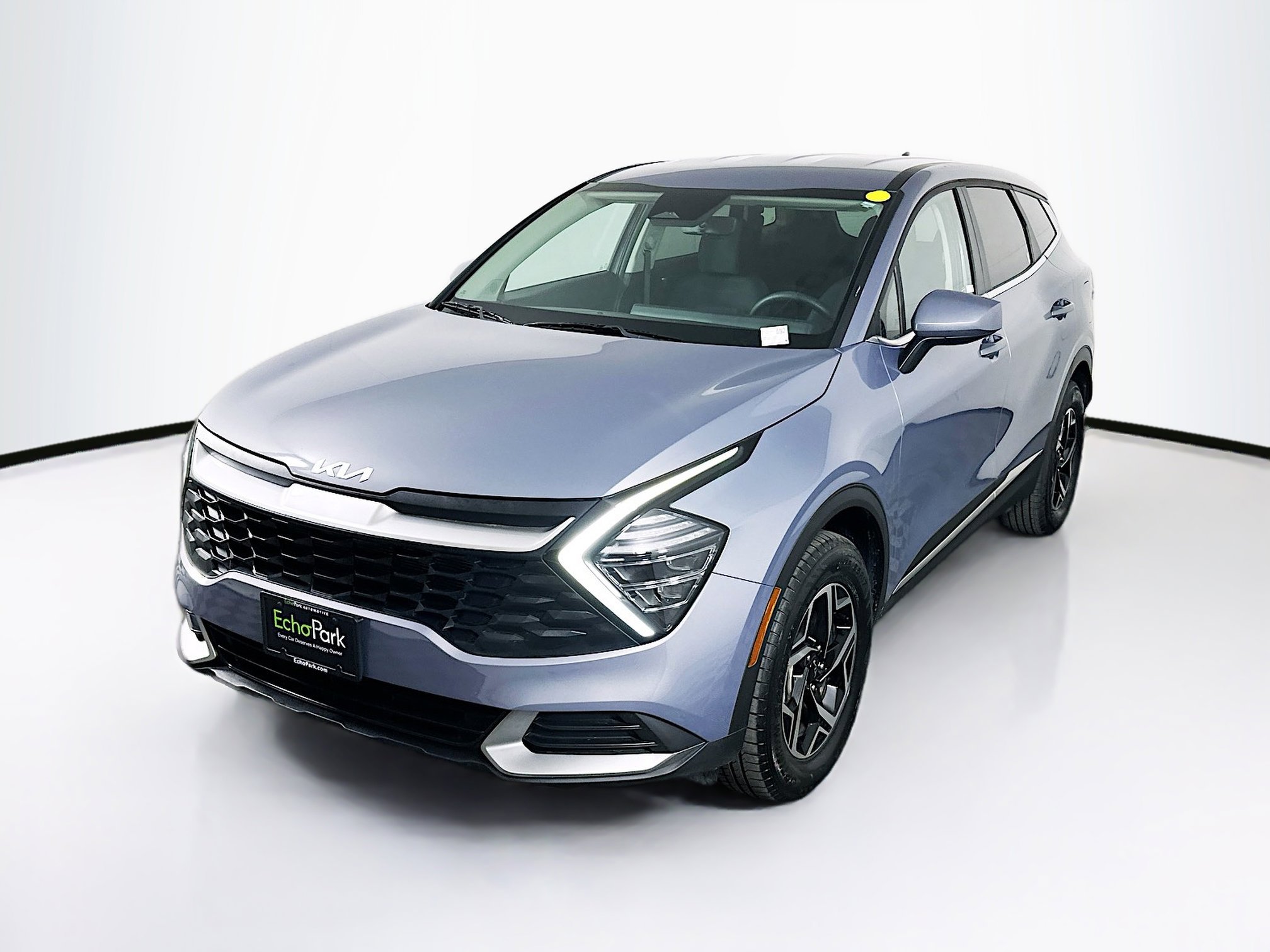 Used 2025 Kia Sportage LX image 3