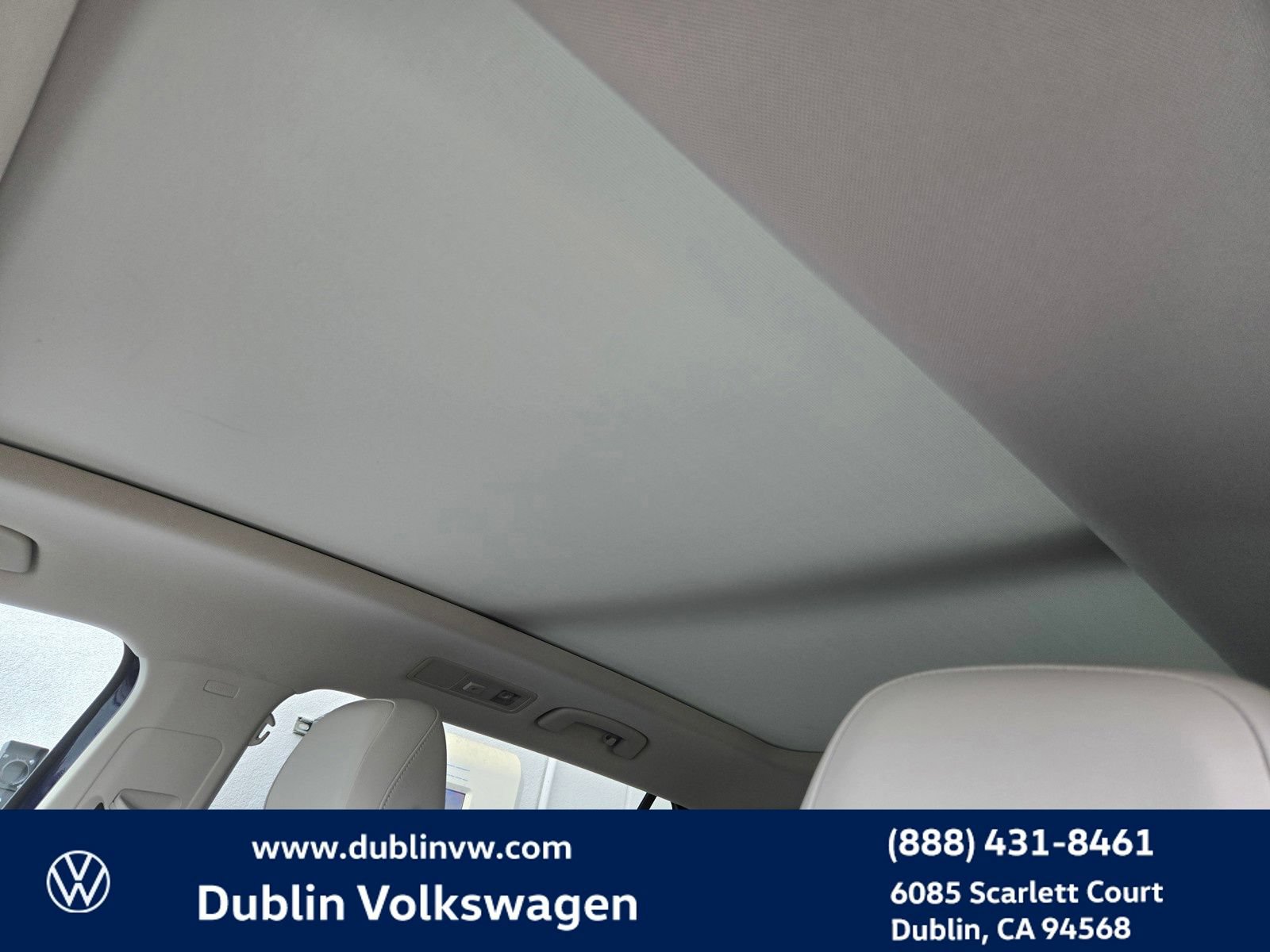 Used 2021 Volkswagen Tiguan SEL AWD/4WD image 18