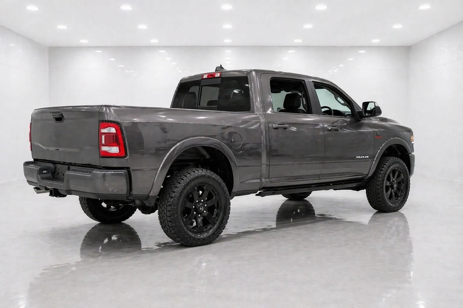 Used 2020 RAM 2500 Laramie w/ Night Edition AWD/4WD image 5