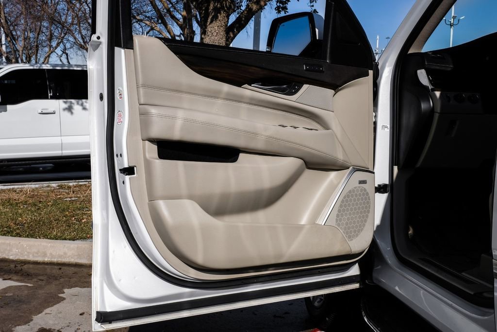 Used 2020 Cadillac Escalade ESV Premium Luxury image 45