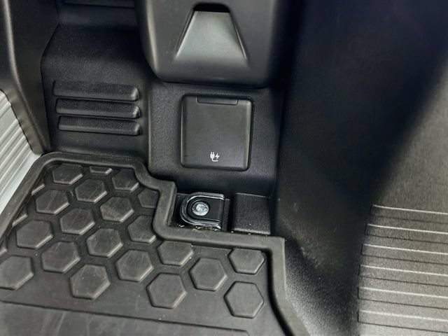 Used 2023 Land Rover Defender 90 X AWD/4WD image 25
