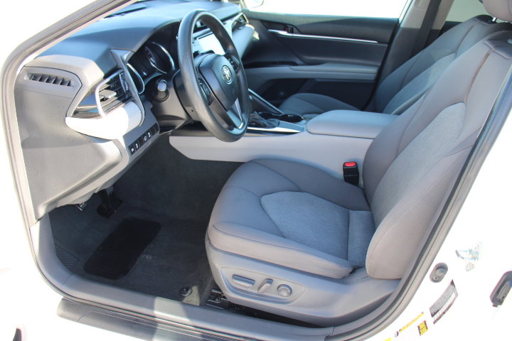 Used 2020 Toyota Camry LE image 11