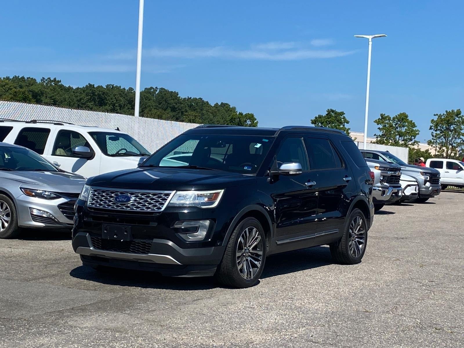 Used 2016 Ford Explorer Platinum AWD/4WD image 2
