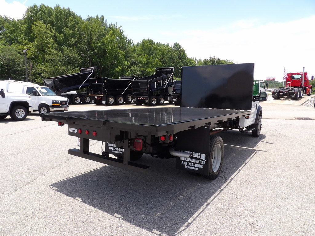 Used 2017 Ford F550 2WD Regular Cab Super Duty image 7