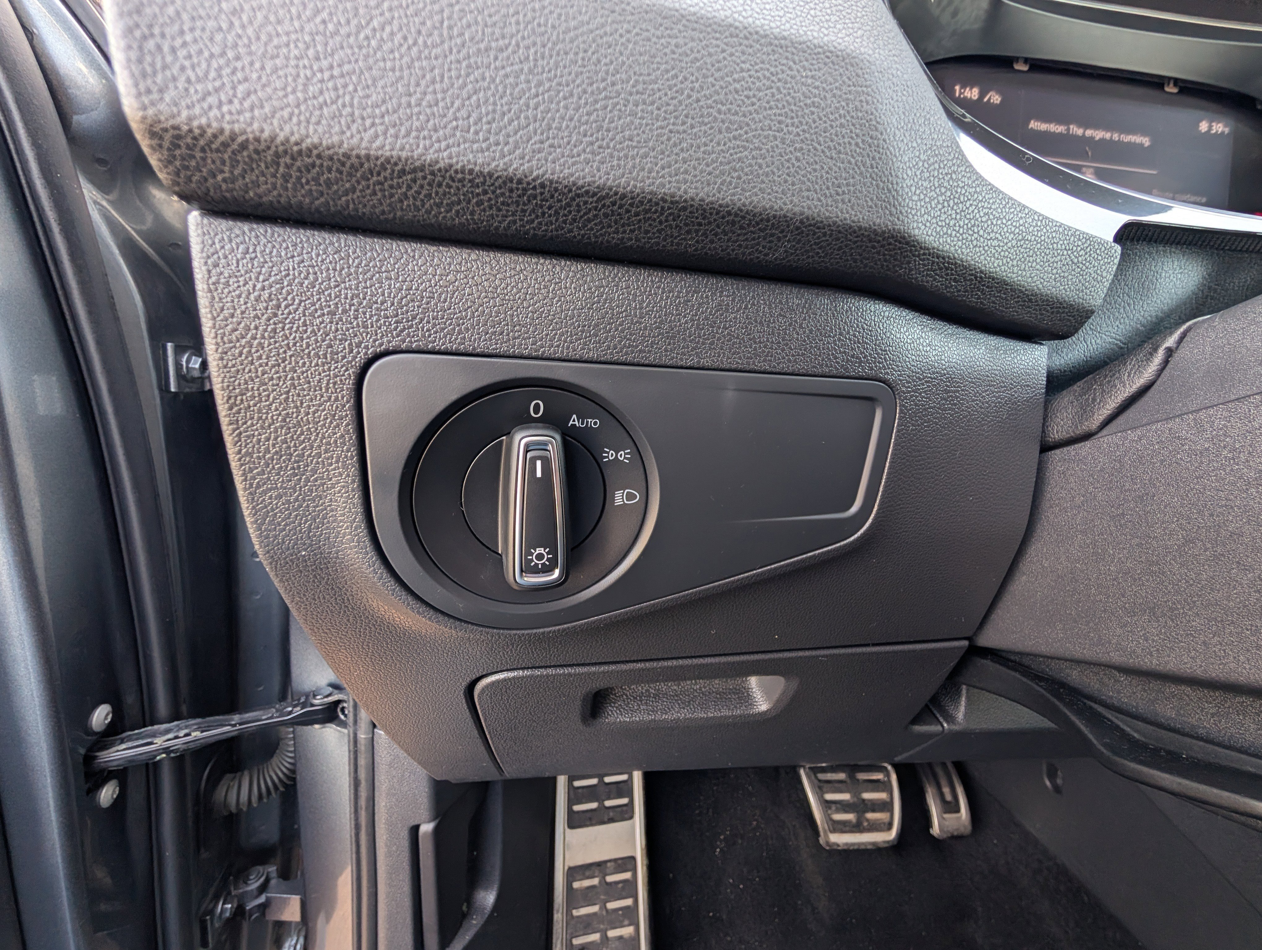 Used 2022 Volkswagen Tiguan SE R-Line image 26