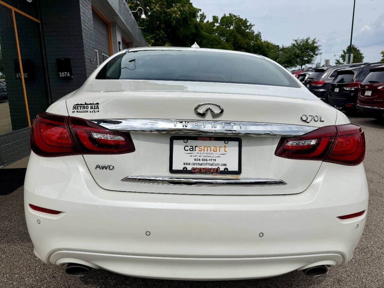 Used 2017 INFINITI Q70 L 3.7 w/ Deluxe Touring Package AWD/4WD image 9