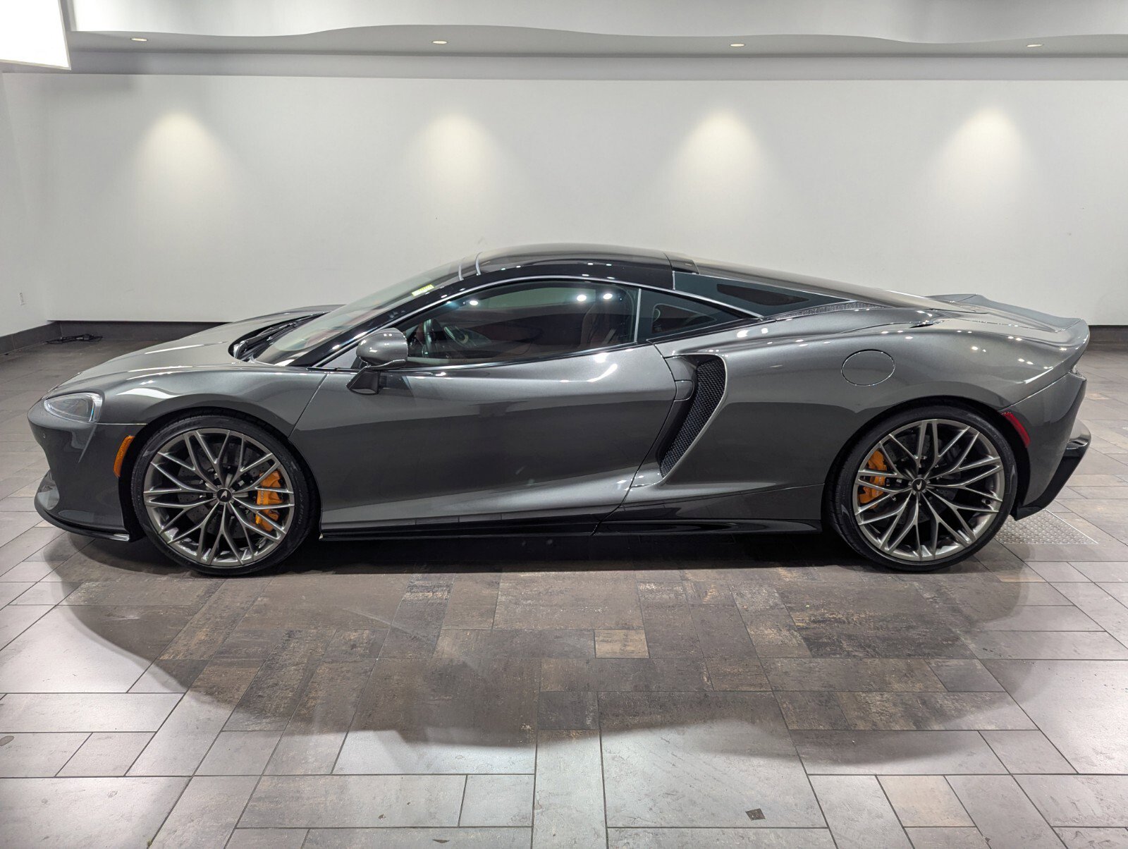 Used 2022 McLaren GT image 3