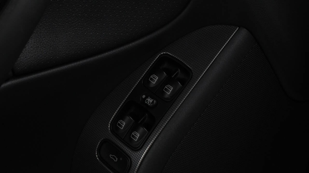 Used 2003 Mercedes-Benz C 230 Sedan image 17