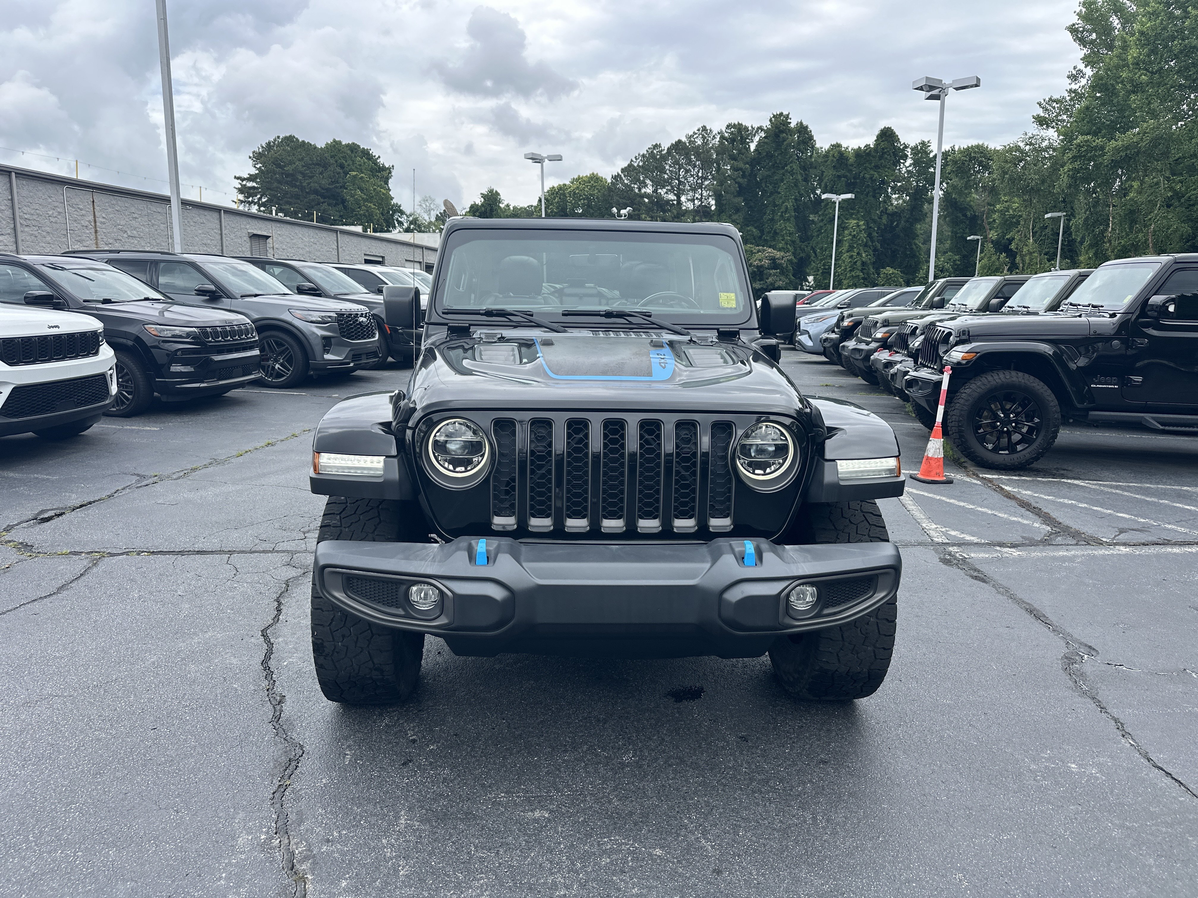 Used 2022 Jeep Wrangler Unlimited Rubicon 4xe AWD/4WD image 4