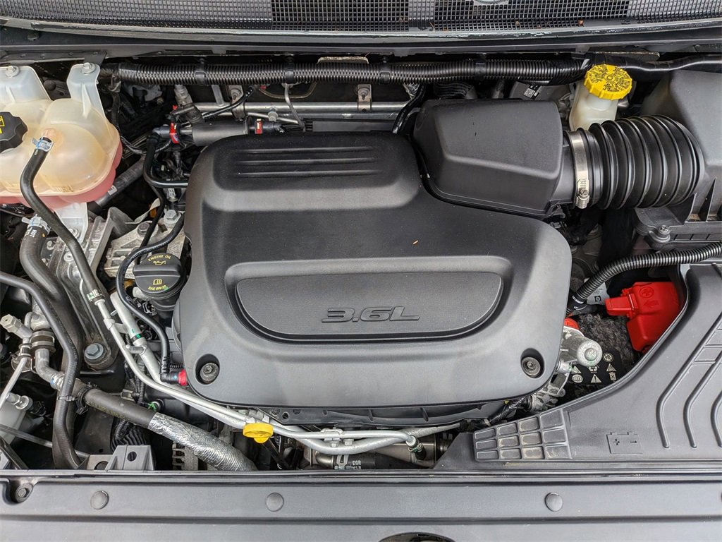 Used 2022 Chrysler Pacifica Limited w/ Uconnect Theater Family Group image 37