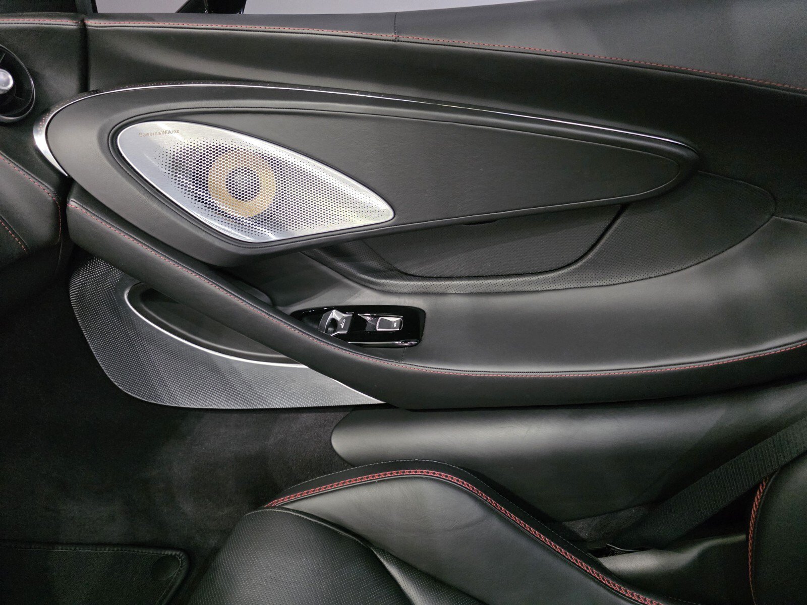 Used 2023 McLaren GT RWD image 16