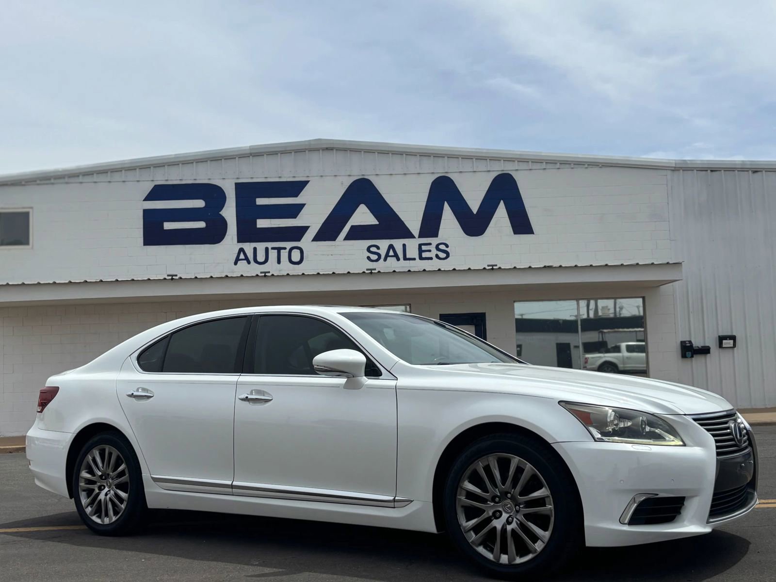 Used 2013 Lexus LS 460 w/ Comfort Pkg RWD image 1